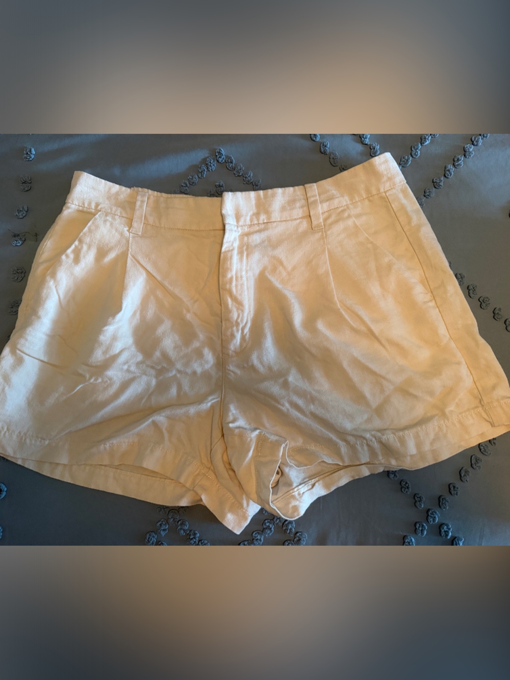 American Eagle Outfitters Cream Pleated Women's Shorts